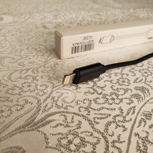 L32 8-pin connector to 3.5mm Headphone Jack Adapter for i Phone CALL32-B01 - Picture 4 of 5